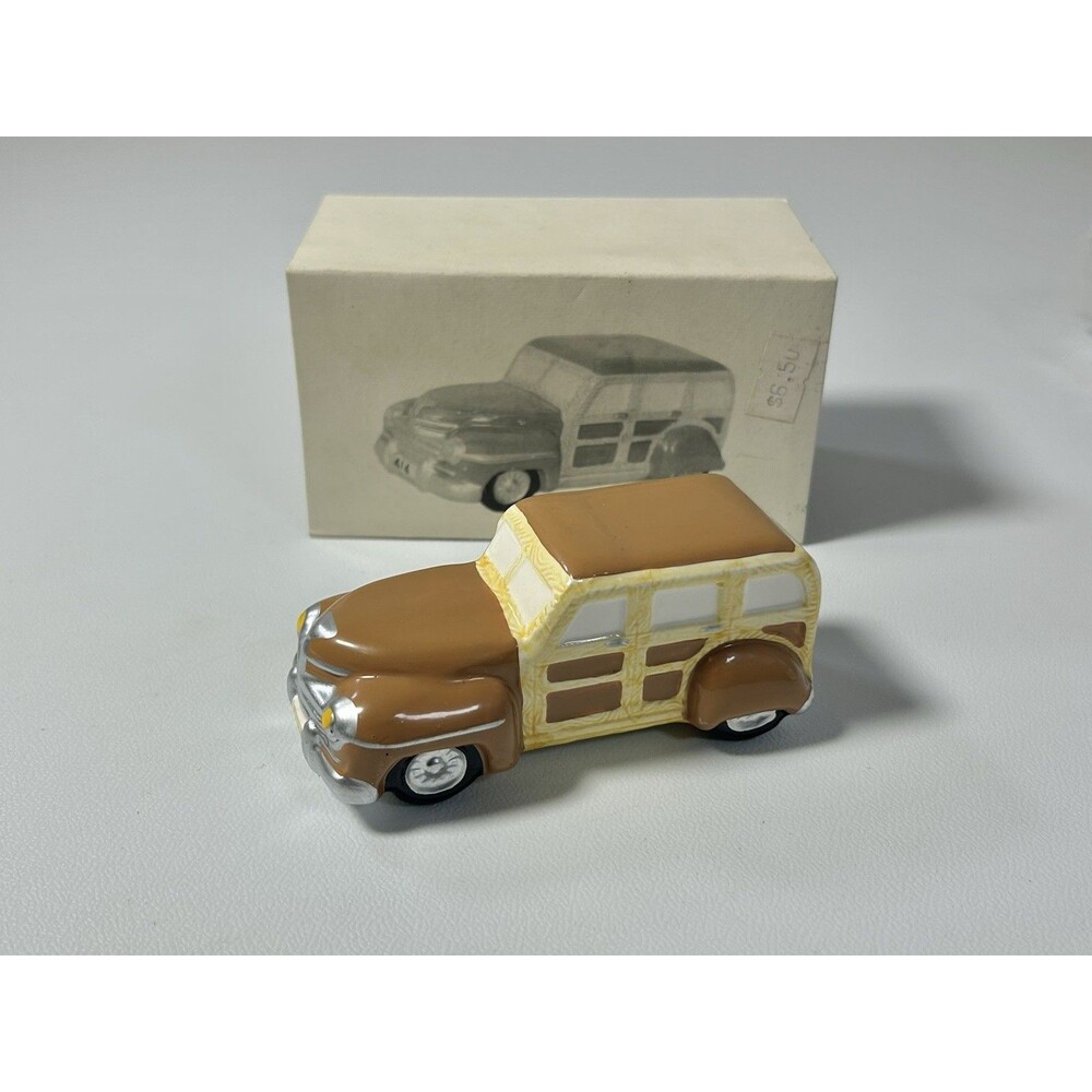 Department 56 Woody Station Wagon 5136-5 Christmas Snow Village with box